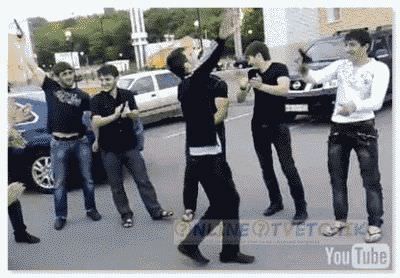 Танцевать лезгинку на улице