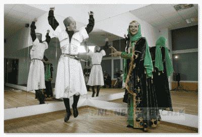 Танцевать лезгинку на уроках