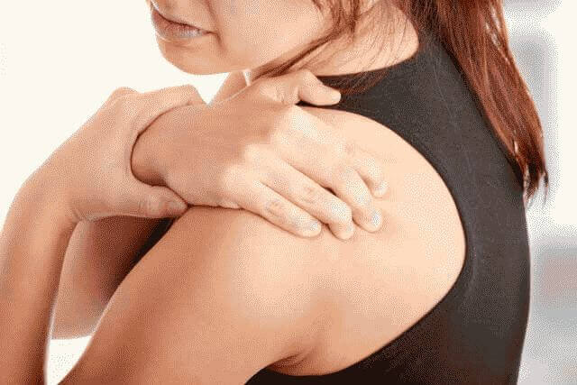 Болит плечо при поднятии руки вверх: лечение